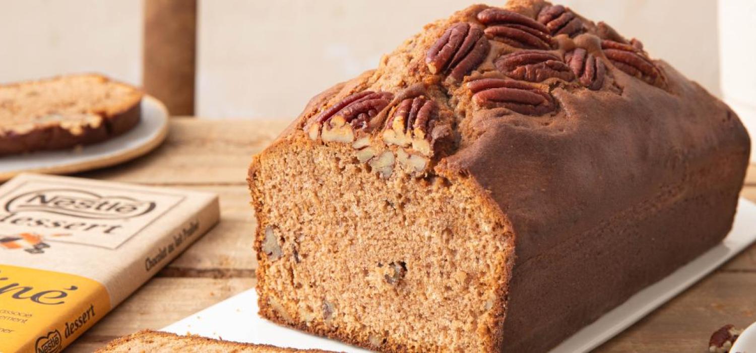 https://www.nestledessert.fr/files/dessert/styles/1500_700/public/2023-10/Cake%20au%20chocolat%20pralin%C3%A9%20et%20noix%20de%20pecan.jpeg?itok=qfcS-pku