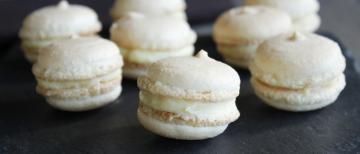 Macaron ganache chocolat blanc et fruits de la passion