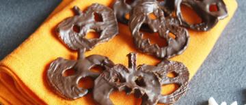 Chips de pommes d'halloween au chocolat