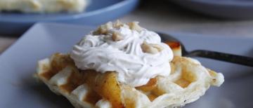 Gaufres au chocolat et poires chantilly à la crème de marron