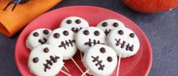 Sucettes squelette d'Halloween au chocolat blanc