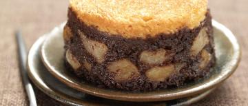 Pudding crémeux au chocolat et fruits poêlés