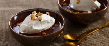 Soupe chocolat marron quenelle de chantilly aux noisettes grillées