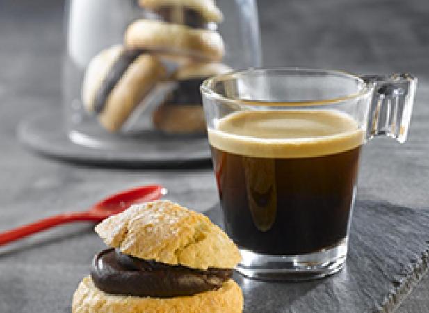Amaretti et ganache au chocolat corsé