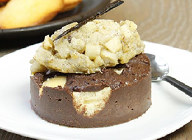 Fondant au chocolat corsé à la madeleine et sa poêlée de fruits