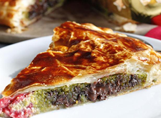 Galette des rois framboises pistaches au chocolat noir