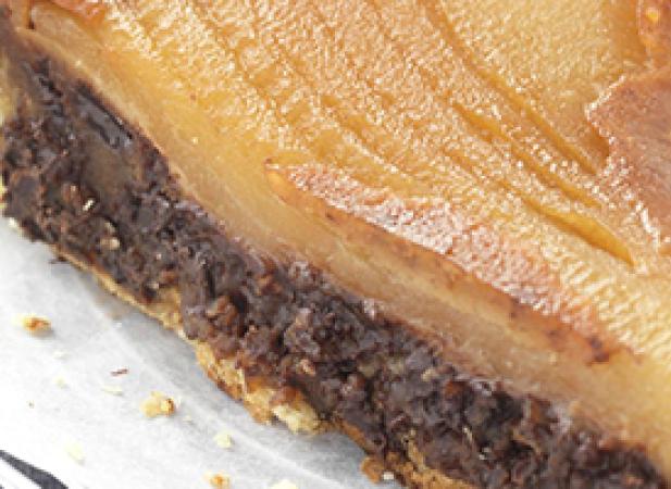 Tarte tatin aux poires et chocolat corsé