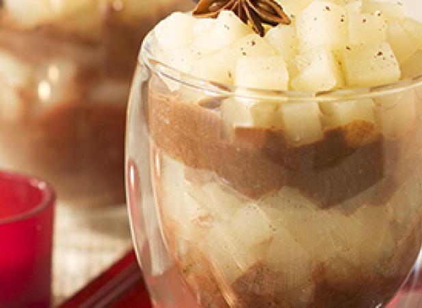 Verrines au chocolat corsé et poires aux épices