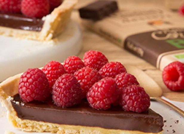 Tarte au chocolat noir corsé et aux framboises