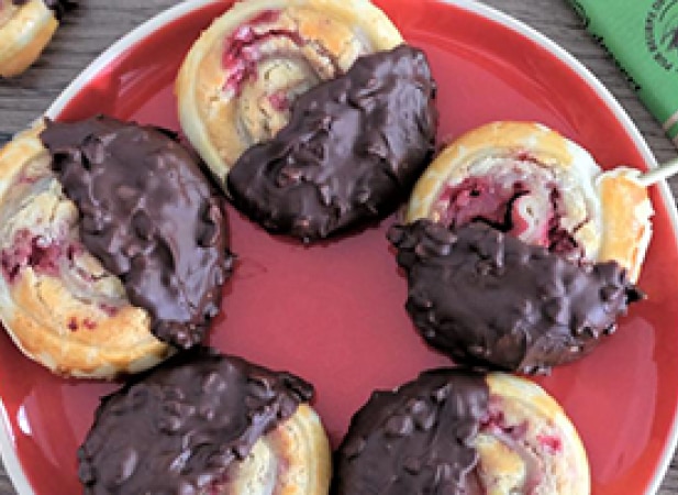 Roll's framboises chocolat éclats noisettes